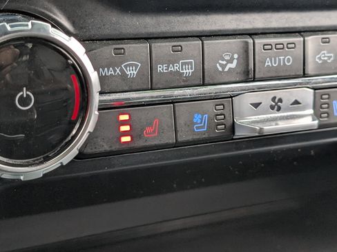 Used 2023 Ford F150 Lariat w/ Equipment Group 502A High AWD/4WD image 33