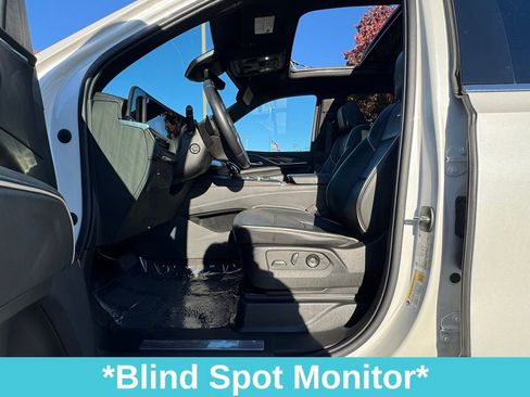 Used 2022 Cadillac Escalade ESV Premium Luxury image 14