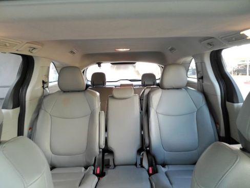 Used 2024 Toyota Sienna XLE image 37