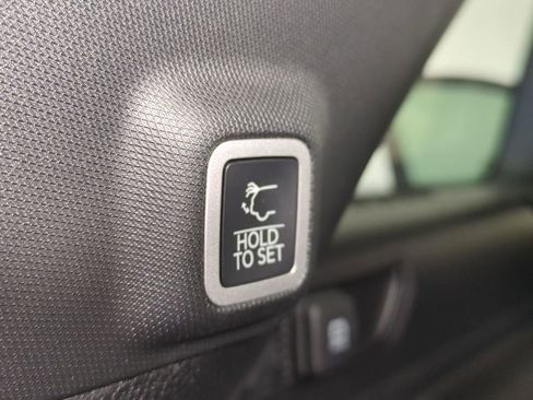 Used 2025 Jeep Grand Cherokee Limited w/ Luxury Tech Group II image 15