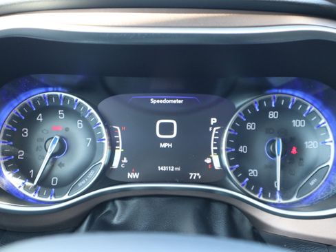 Used 2018 Chrysler Pacifica Touring-L Plus FWD image 17