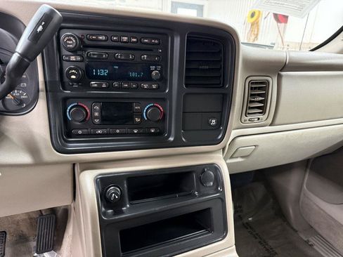 Used 2005 GMC Yukon XL SLT w/ SLT Preferred Equipment Group AWD/4WD image 23