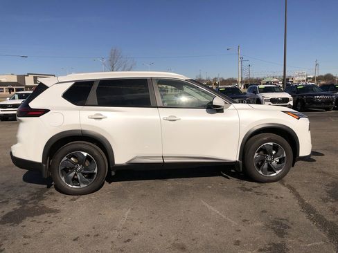 Used 2025 Nissan Rogue SV w/ SV Premium Package image 6