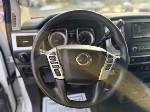 Used 2018 Nissan Titan SV AWD/4WD image 37