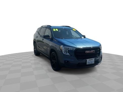 Used 2024 GMC Terrain SLT w/ Infotainment Package II image 2