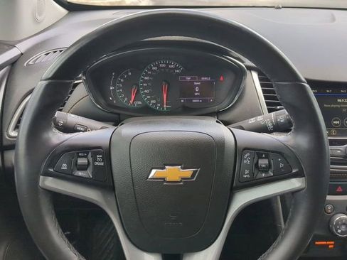 Used 2019 Chevrolet Trax LT w/ LT Convenience Package FWD image 29