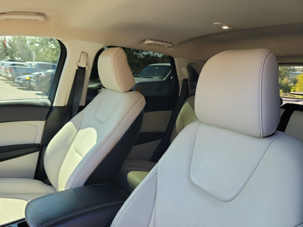 Used 2020 Ford Edge Titanium FWD image 22