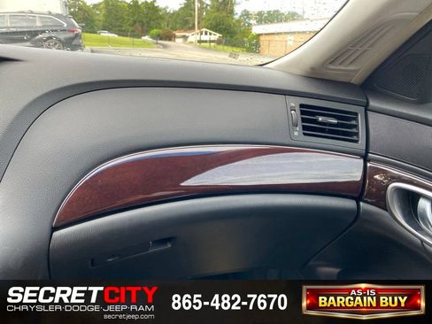 Used 2011 INFINITI M56 w/ Sport Pkg RWD image 13