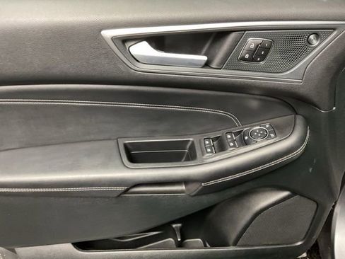 Used 2024 Ford Edge Titanium image 11