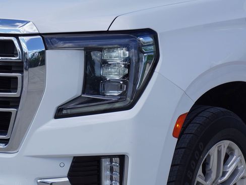 Used 2021 GMC Yukon XL SLT image 2