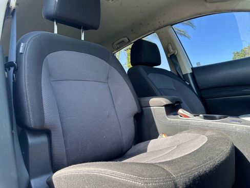Used 2013 Nissan Rogue SV FWD image 10