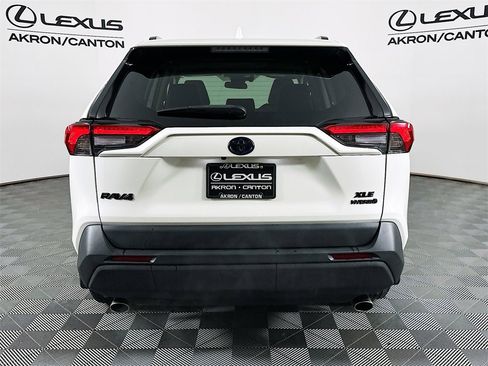 Used 2021 Toyota RAV4 XLE Premium image 9