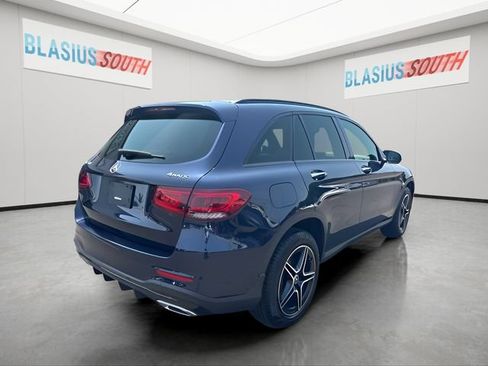Used 2021 Mercedes-Benz GLC 300 4MATIC image 3