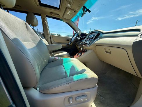 Used 2007 Toyota Highlander 4WD V6 w/ 3rd Row image 18