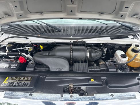 Used 2012 Ford E-350 and Econoline 350 XLT RWD image 16