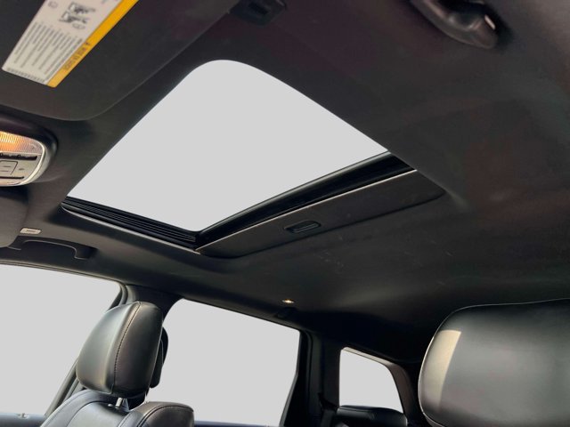 Used 2020 Jeep Grand Cherokee Limited AWD/4WD image 19