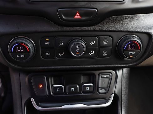 Used 2020 GMC Terrain SLE w/ Driver Convenience Package image 36