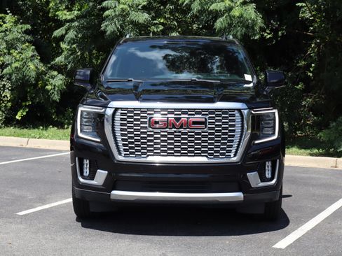 Used 2021 GMC Yukon XL Denali w/ Advanced Technology Package RWD image 3