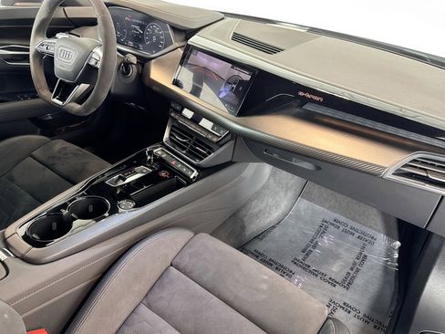 Used 2022 Audi e-tron GT Prestige w/ Prestige Package image 27