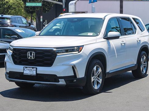 Used 2025 Honda Pilot EX-L image 3