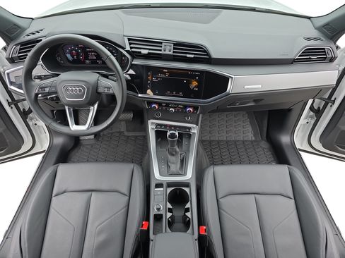 Certified 2025 Audi Q3 2.0T Premium w/ Convenience Package AWD/4WD image 9