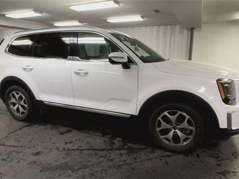 Used 2021 Kia Telluride EX image 2