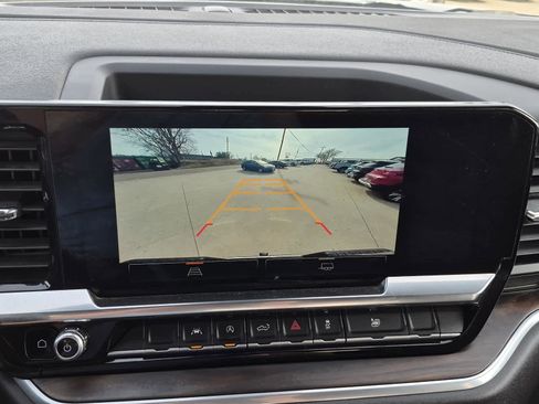 Certified 2022 GMC Sierra 1500 SLT w/ SLT Convenience Package image 27