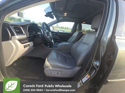 Used 2016 Toyota Highlander Limited w/ Driver Technology Package AWD/4WD image 8