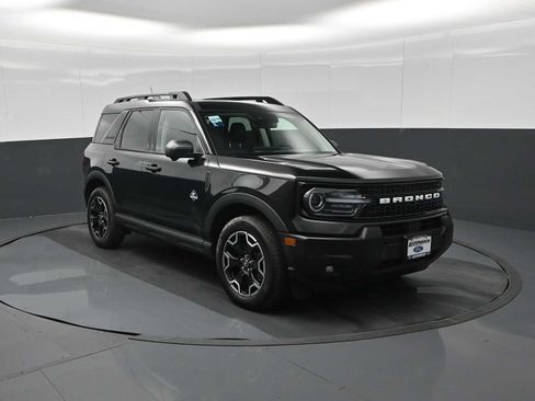 Used 2025 Ford Bronco Sport Outer Banks w/ Outer Banks Tech Package+ AWD/4WD image 2