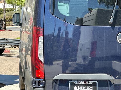 Used 2024 Mercedes-Benz Sprinter 2500 image 33