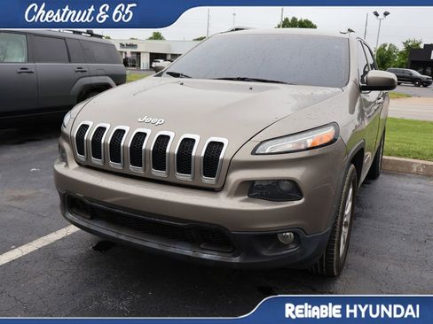 Used 2017 Jeep Cherokee Latitude w/ Comfort/Convenience Group AWD/4WD image 11