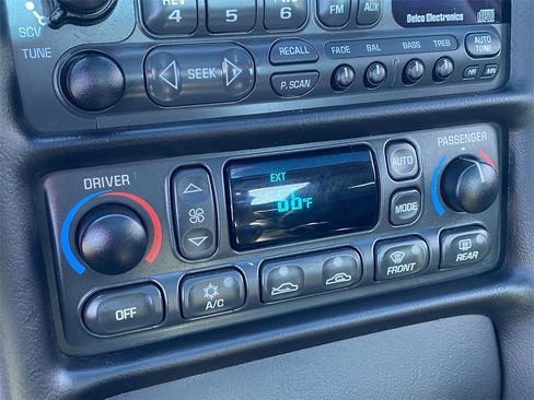 Used 2004 Chevrolet Corvette Coupe w/ Roof Package image 20