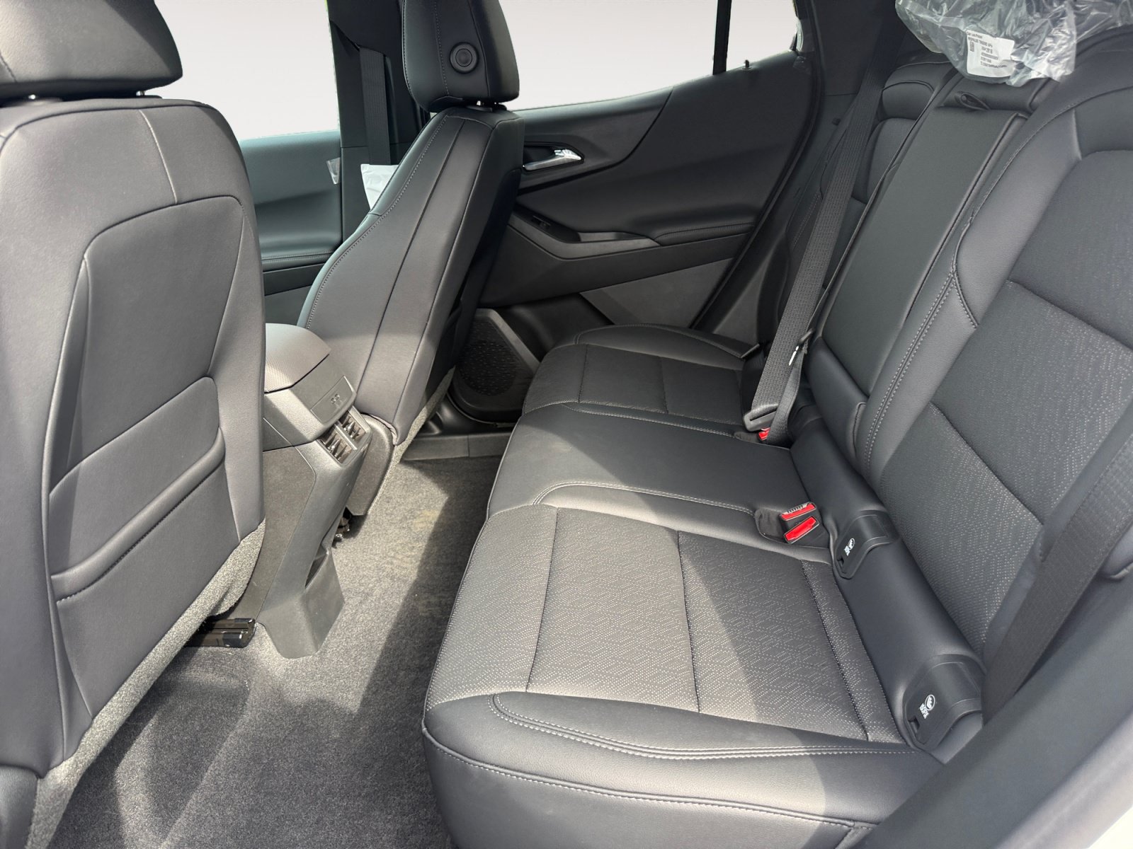 New 2027 Chevrolet Equinox LT w/ Convenience Package II AWD/4WD image 8
