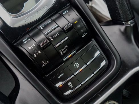 Used 2016 Porsche Cayenne S image 33