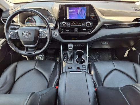 Used 2023 Toyota Highlander XLE AWD/4WD image 17