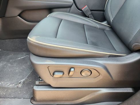 New 2025 Chevrolet Suburban Premier image 17