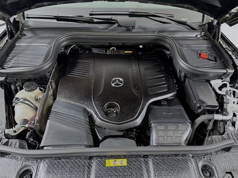 Used 2024 Mercedes-Benz GLS 450 4MATIC image 34
