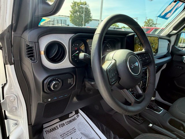 Used 2024 Jeep Wrangler Unlimited AWD/4WD image 32