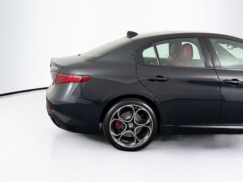 Used 2023 Alfa Romeo Giulia Veloce AWD/4WD image 46