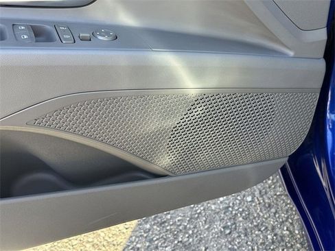 Used 2025 Hyundai Elantra SEL image 23