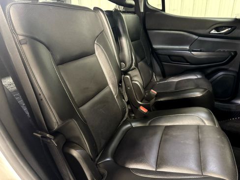 Used 2019 GMC Acadia SLT w/ Black Edition image 8