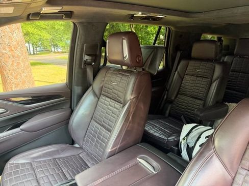 Used 2023 Cadillac Escalade V AWD/4WD image 7