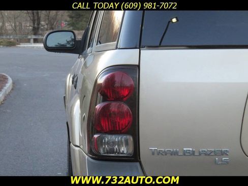 Used 2005 Chevrolet TrailBlazer LS w/ LS Preferred Equipment Group image 16