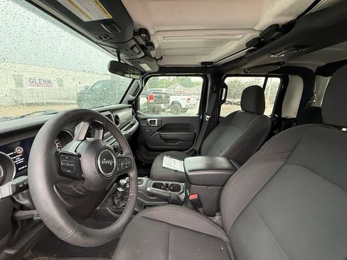 Used 2023 Jeep Gladiator Sport AWD/4WD image 14