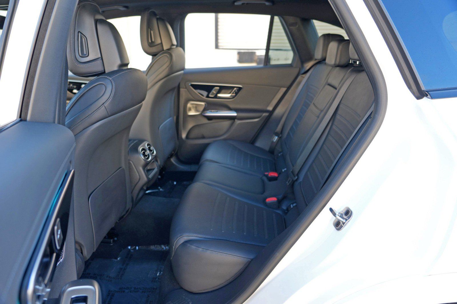 Used 2025 Mercedes-Benz GLC 350e 4MATIC w/ AMG Line image 46