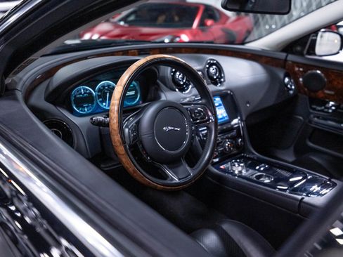 Used 2013 Jaguar XJ AWD image 57