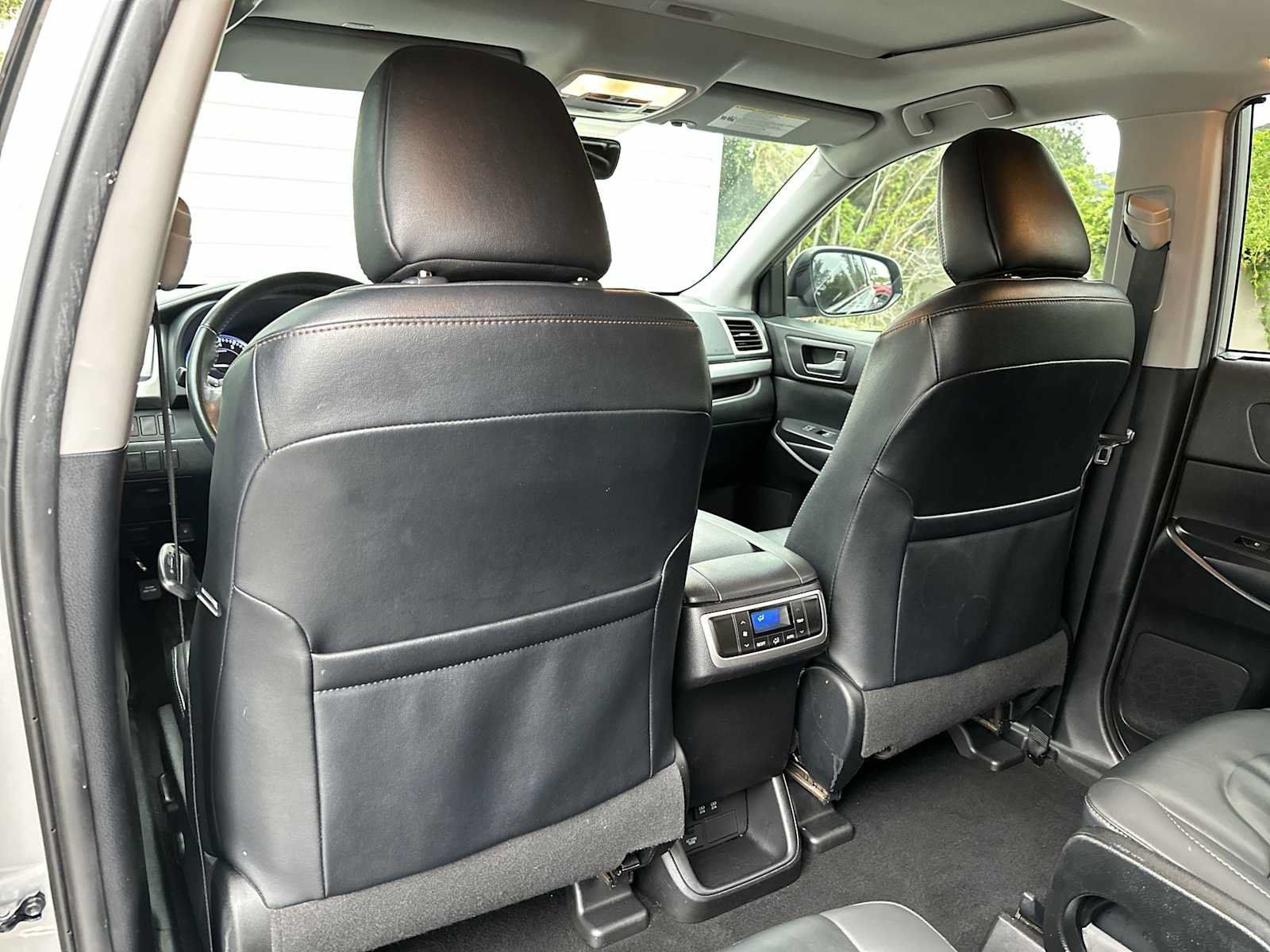 Used 2019 Toyota Highlander XLE FWD image 16