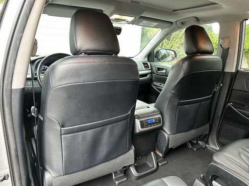 Used 2019 Toyota Highlander XLE FWD image 16