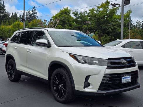 Used 2019 Toyota Highlander SE AWD/4WD image 10