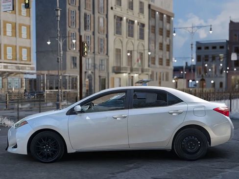 Used 2017 Toyota Corolla LE FWD image 4